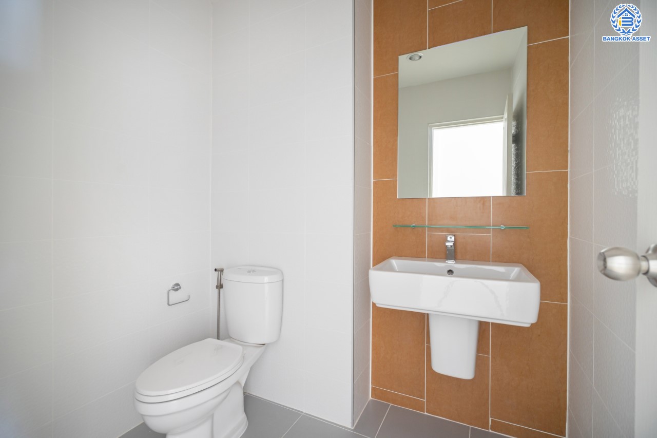 บ้านมือสองตกแต่งใหม่ ทำเลใจกลางเมือง ม.พาร์ค แกลเลอรี่ ประชาชื่น ทาวน์โฮม 3 ชั้น เนื้อที่ 22.5 ตร.ว. ฟังก์ชัน 3 ห้องนอน 3 ห้องน้ำ 2 ที่จอดรถ บนทำเลเดินทางสะดวก เชื่อมต่อหลายเส้นทาง ใกล้เดอะมอลล์งามวงศ์วาน เซ็นทรัลแจ้งวัฒนะ ทางด่วน "งามวงศ์วาน"